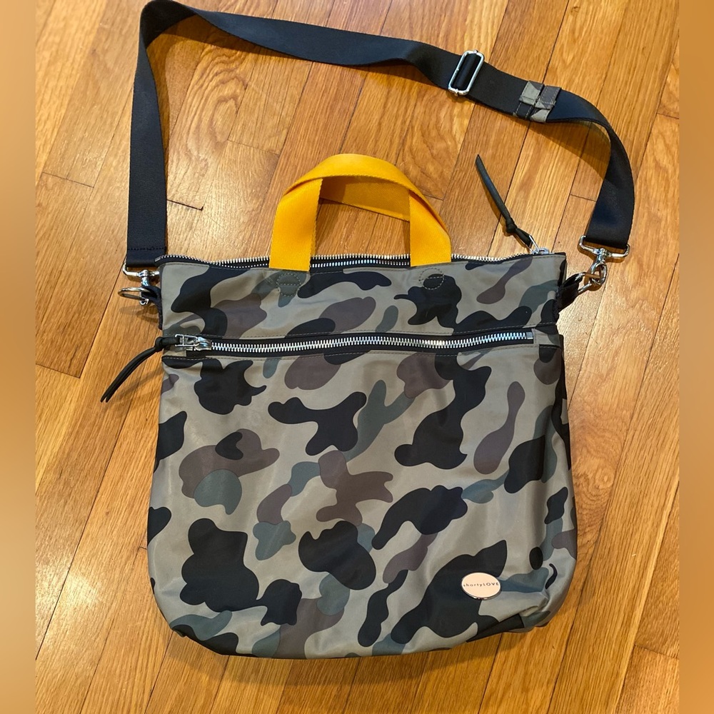 ShortlyLOVE Wonder crossbody messenger bag with top handle- green camo